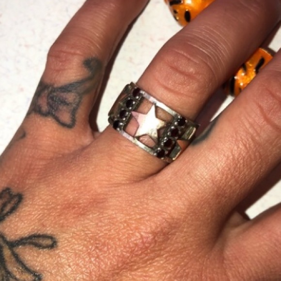 Sterling Silver ring with 8 Ruby’s - Picture 2 of 7